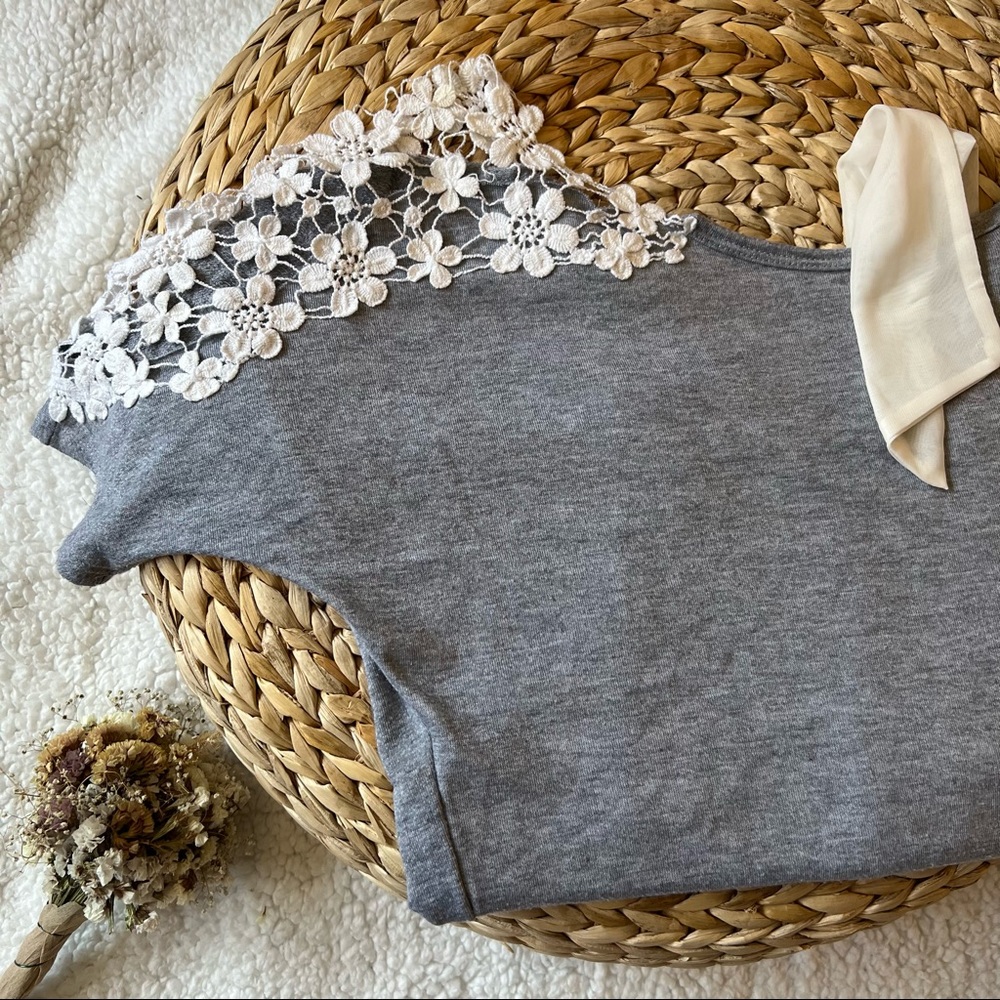 🤍 5 for $25 🏷️ Gray Sweater with White Lace and Bow